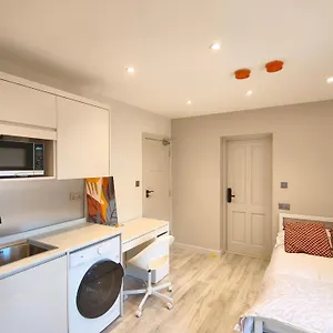 Guest house Morden Stratford Studio 1, London