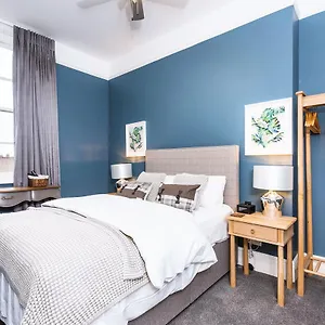 Bed & Breakfast Summerfield Pub & Boutique, London