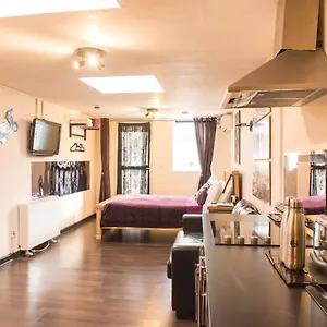 Hotel Avo, London