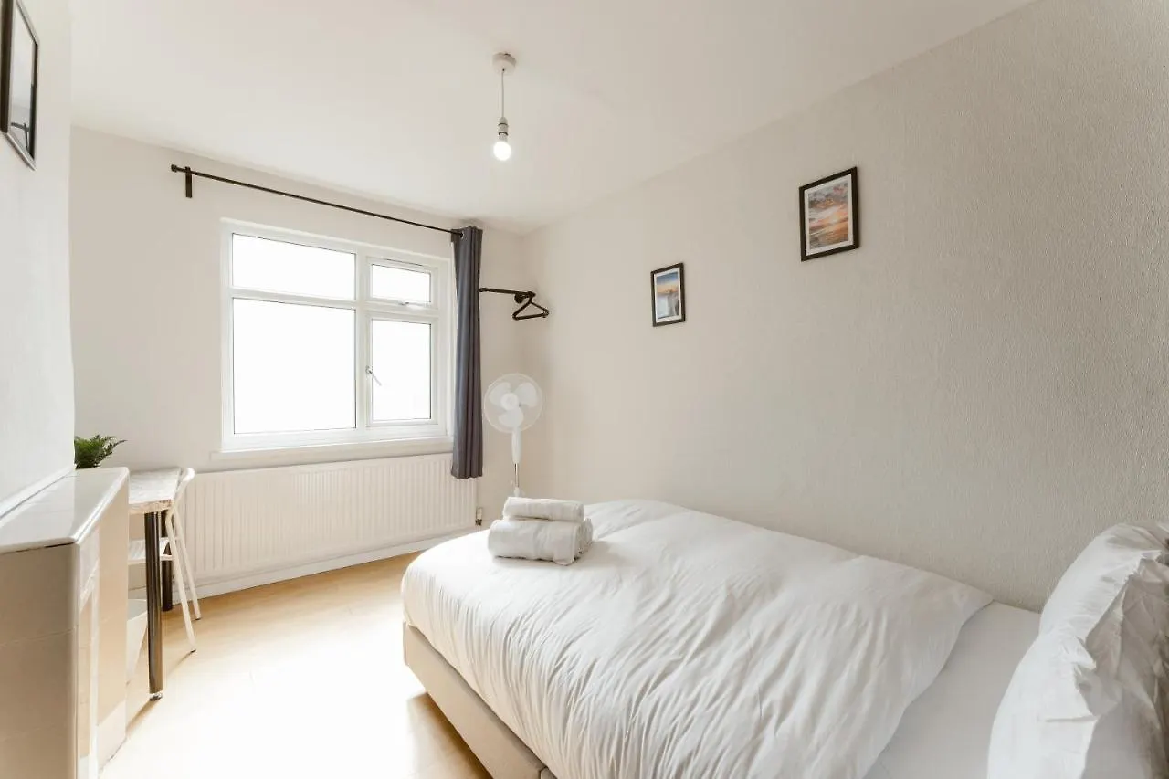 Guest house Leyton Comfy Double Rooms -50 London