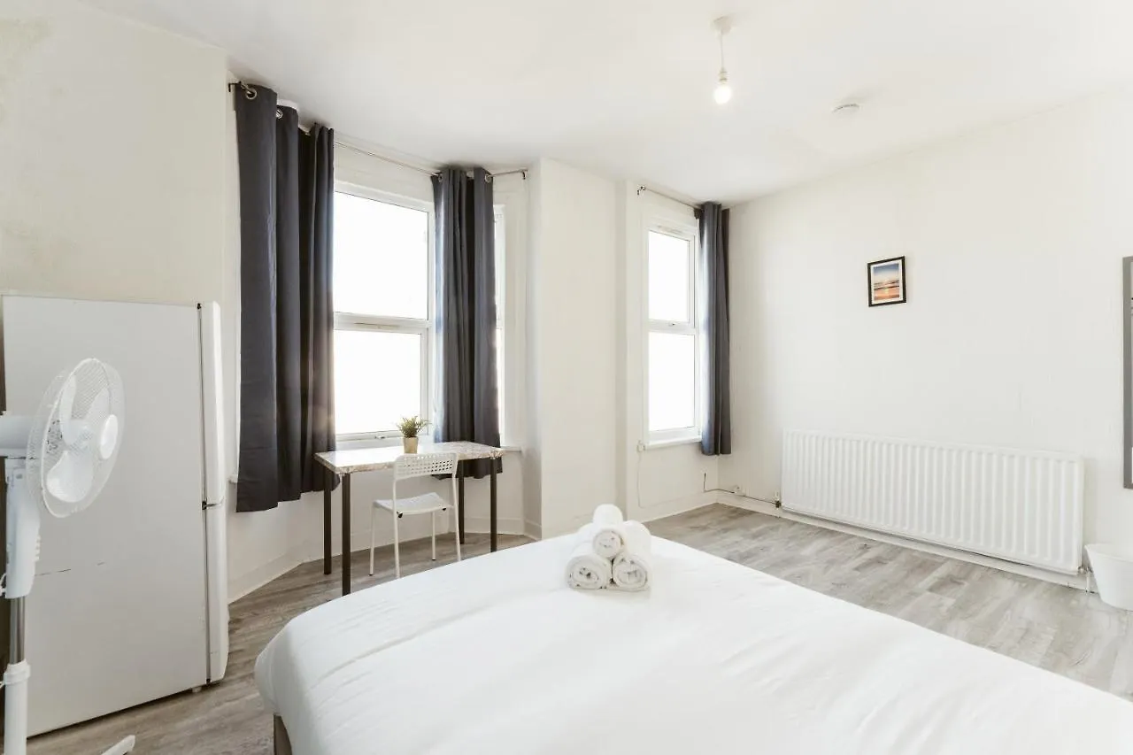 Leyton Comfy Double Rooms -50 London