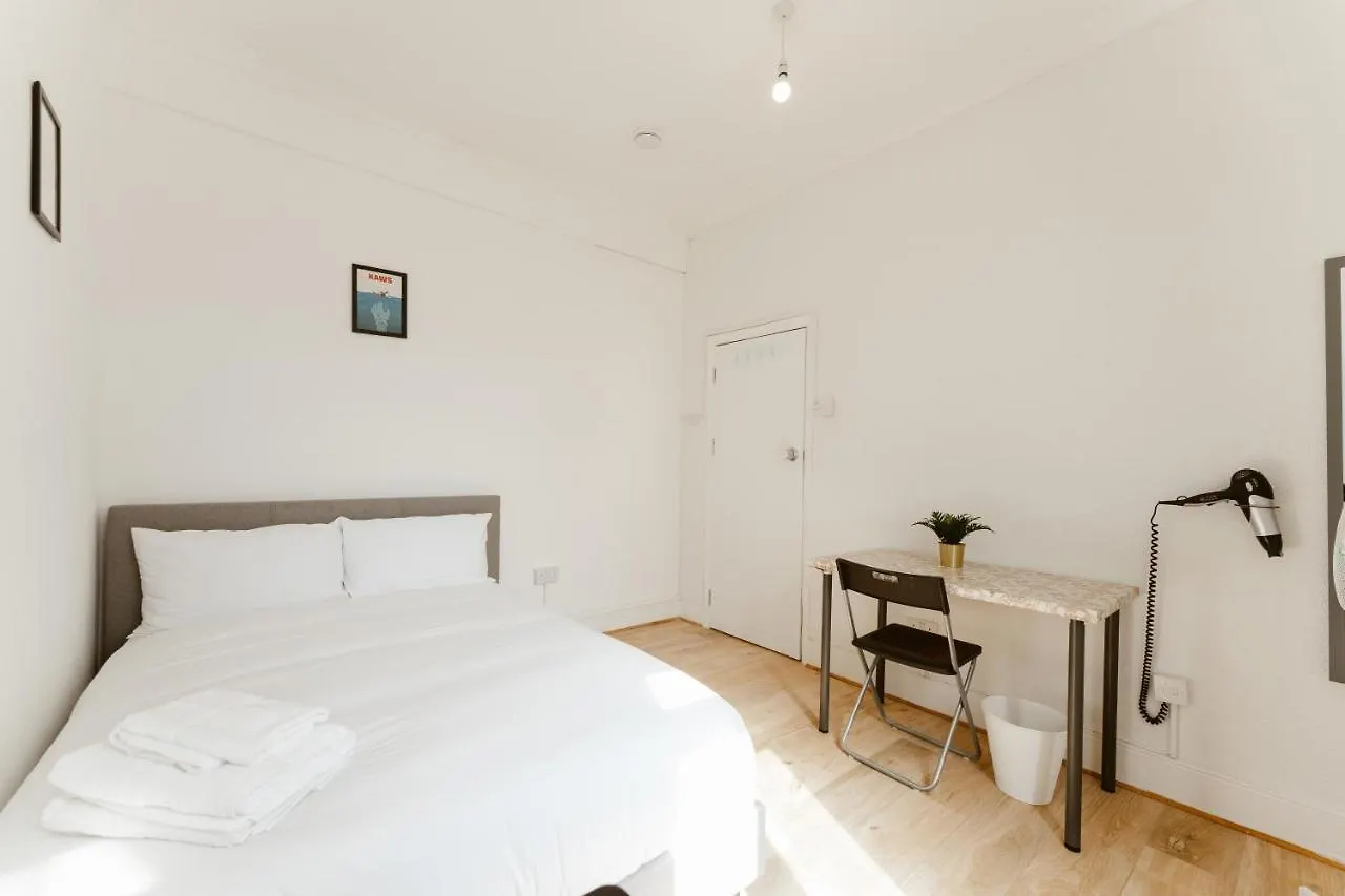 Leyton Comfy Double Rooms -50 London Guest house