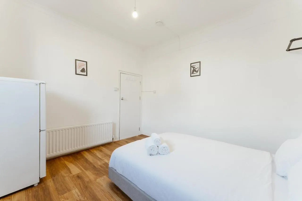 Leyton Comfy Double Rooms -50 London Guest house