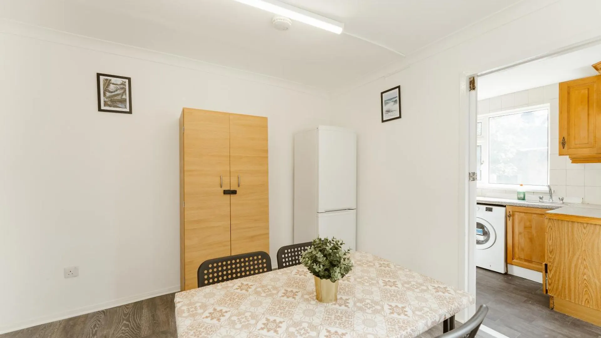 Leyton Comfy Double Rooms -50 London Guest house