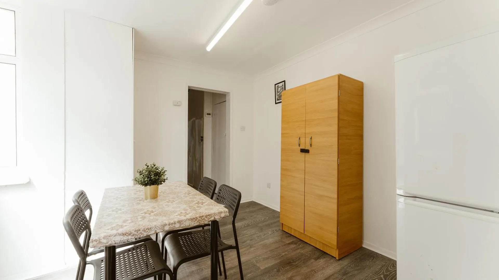 Leyton Comfy Double Rooms -50 London Guest house