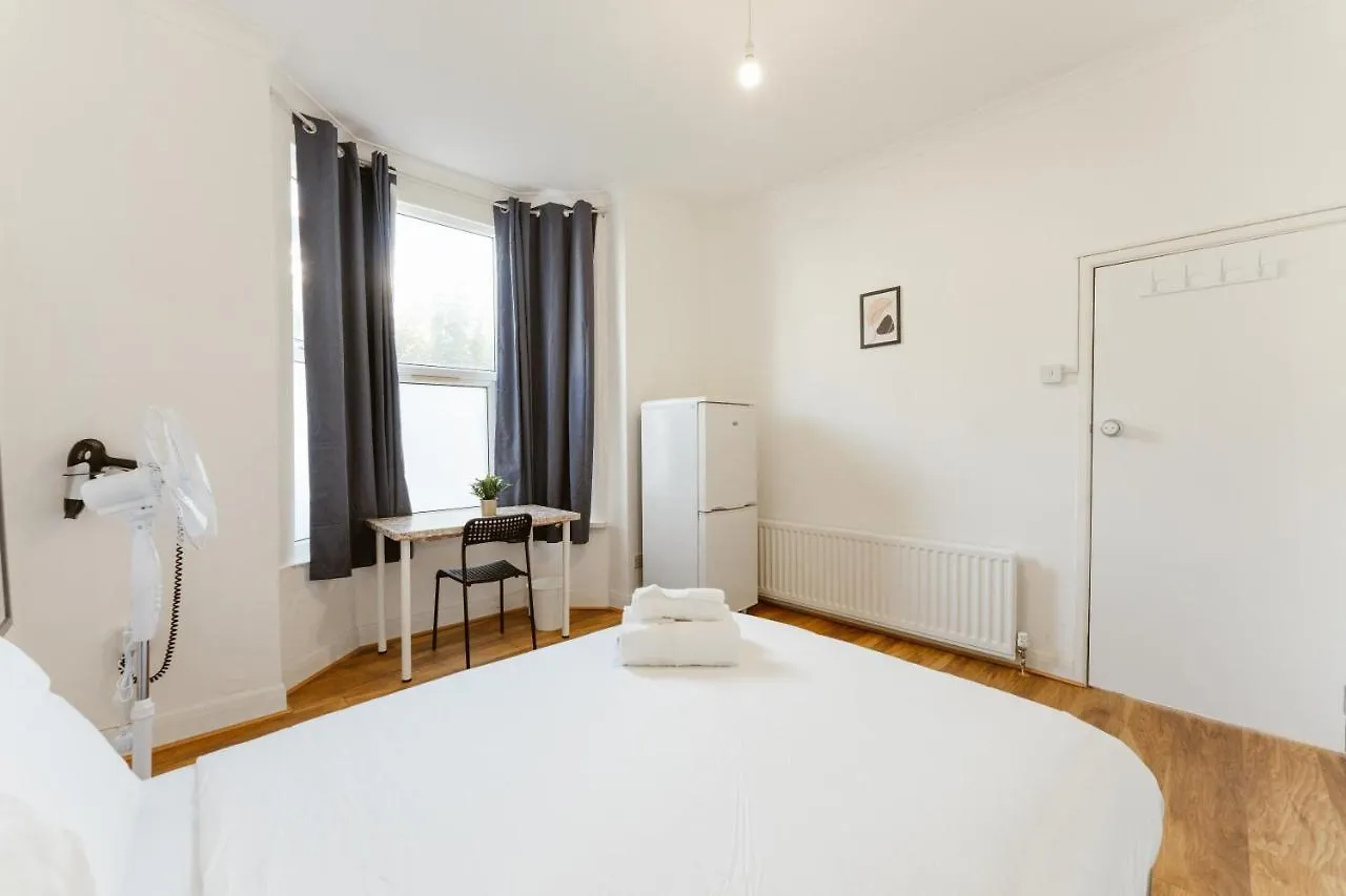 Leyton Comfy Double Rooms -50 伦敦 0*,  英国